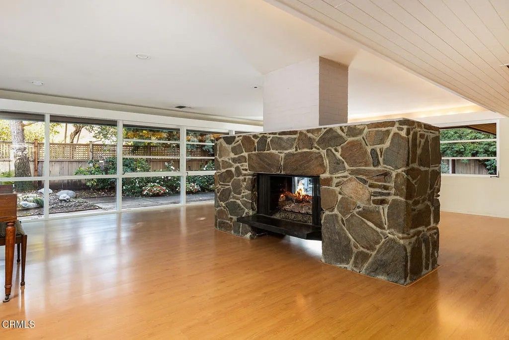 Photo of 670 Westbridge Place, Pasadena, CA 91105 (MLS # P1-25392)