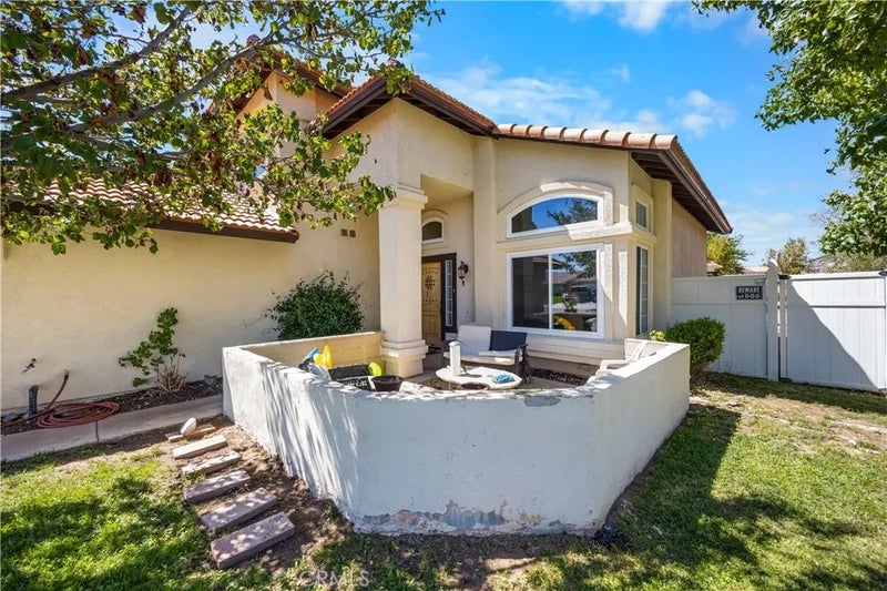 6990 Loma Vista
