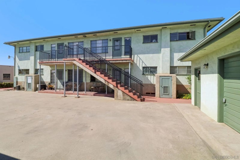 8870-78 La Mesa Blvd