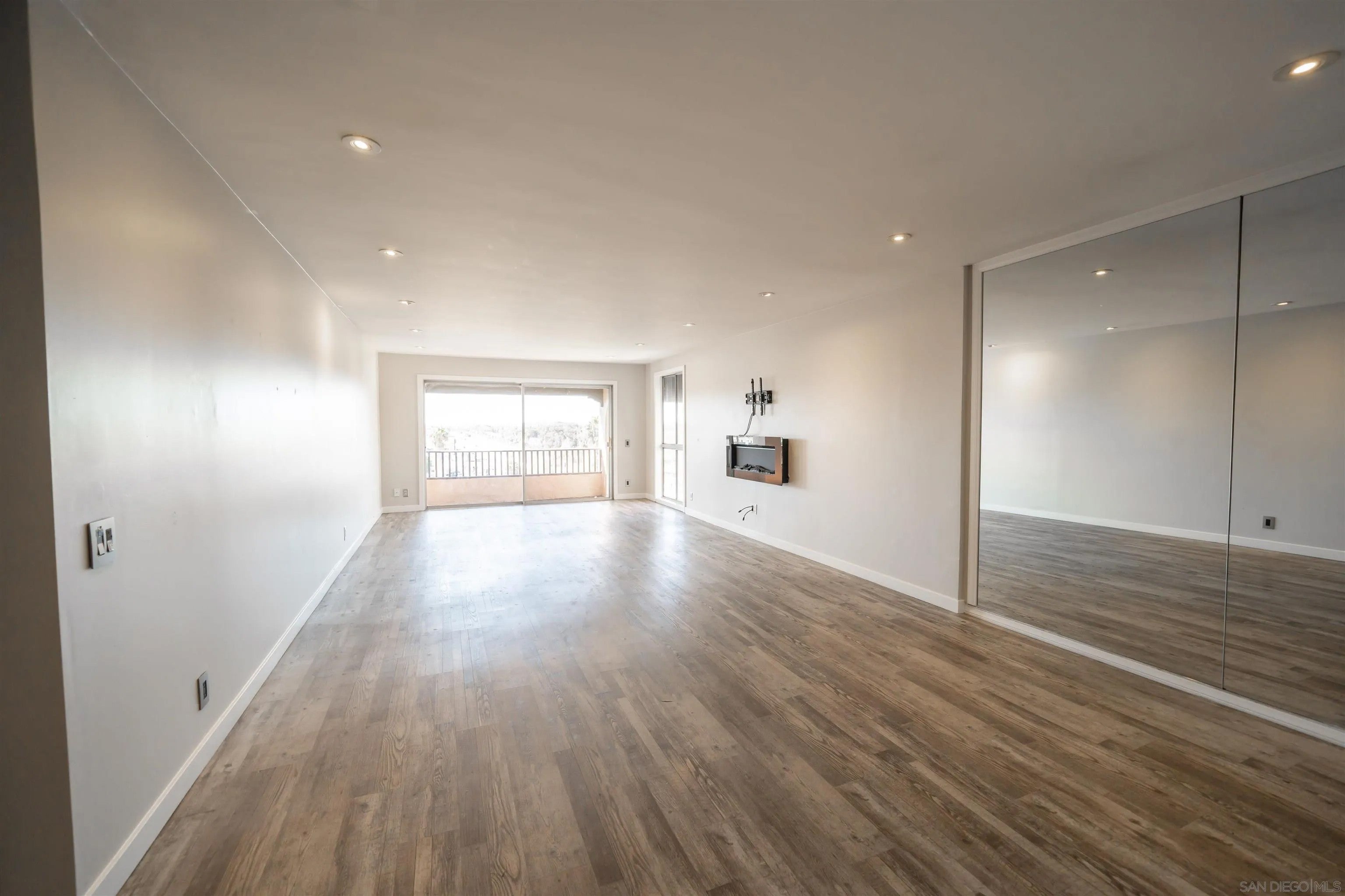 2520 Clairemont Dr. 309