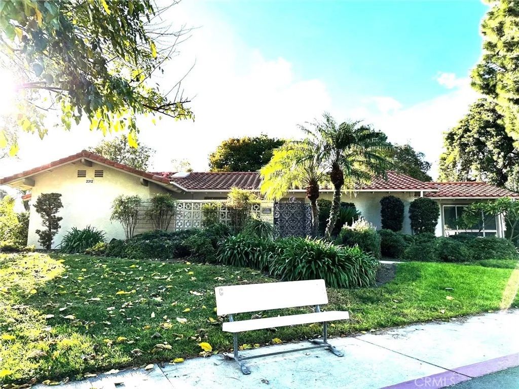 Photo of 2312 Via Puerta #B, Laguna Woods, CA 92637 (MLS # OC26006052)