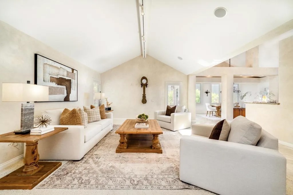 7240 Caminito Cruzada