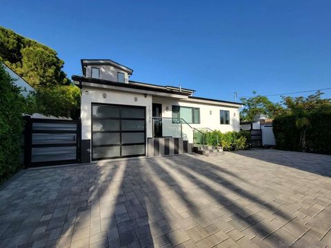 Photo of 10730 Helendale Avenue, Tujunga, CA 91042 (MLS # 260011621)