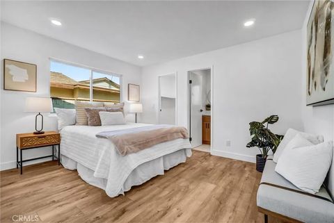Tiny photo for 2131 W Niobe Avenue, Anaheim, CA 92804 (MLS # OC25245837)