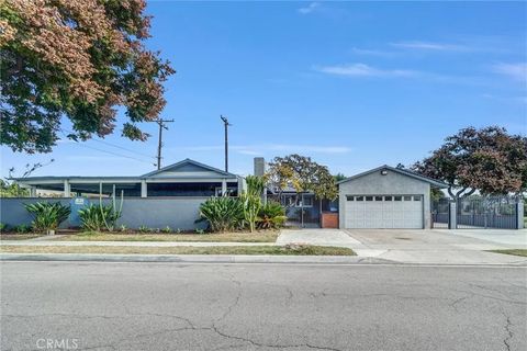 Photo of 2131 W Niobe Avenue, Anaheim, CA 92804 (MLS # OC25245837) Photo of 2131 W Niobe Avenue, Anaheim, CA 92804 (MLS # OC25245837)