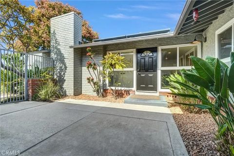 Tiny photo for 2131 W Niobe Avenue, Anaheim, CA 92804 (MLS # OC25245837)