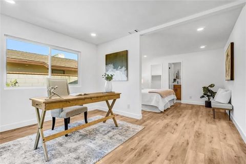 Tiny photo for 2131 W Niobe Avenue, Anaheim, CA 92804 (MLS # OC25245837)