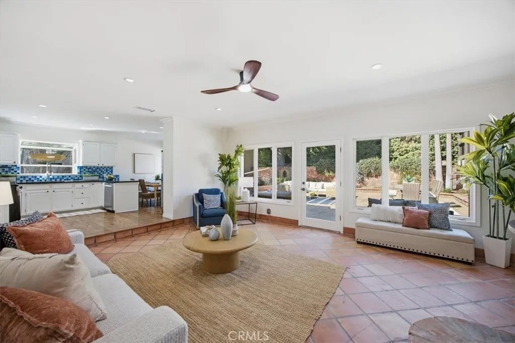 3624 Bell Ave