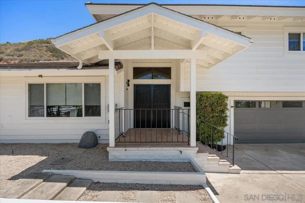 Photo of 3548 Laurashawn Ln, Escondido, CA 92026 (MLS # 260016780)