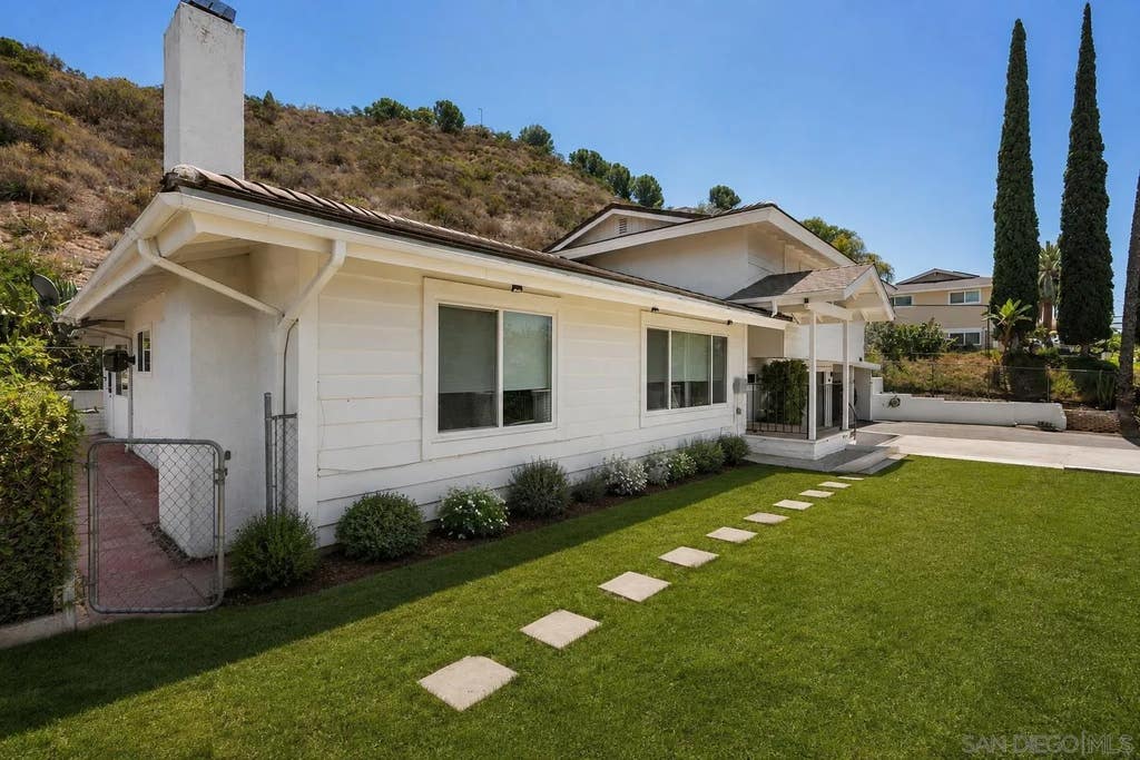 Photo of 3548 Laurashawn Ln, Escondido, CA 92026 (MLS # 260016780)