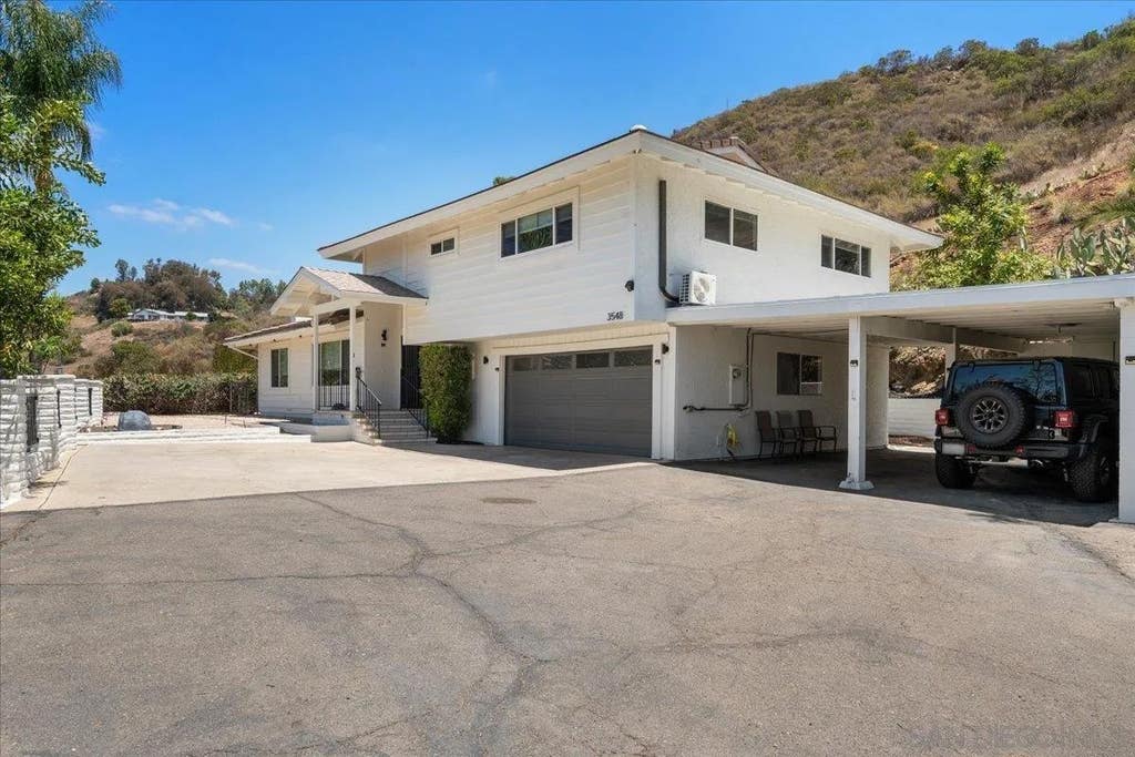 Photo of 3548 Laurashawn Ln, Escondido, CA 92026 (MLS # 260016780)