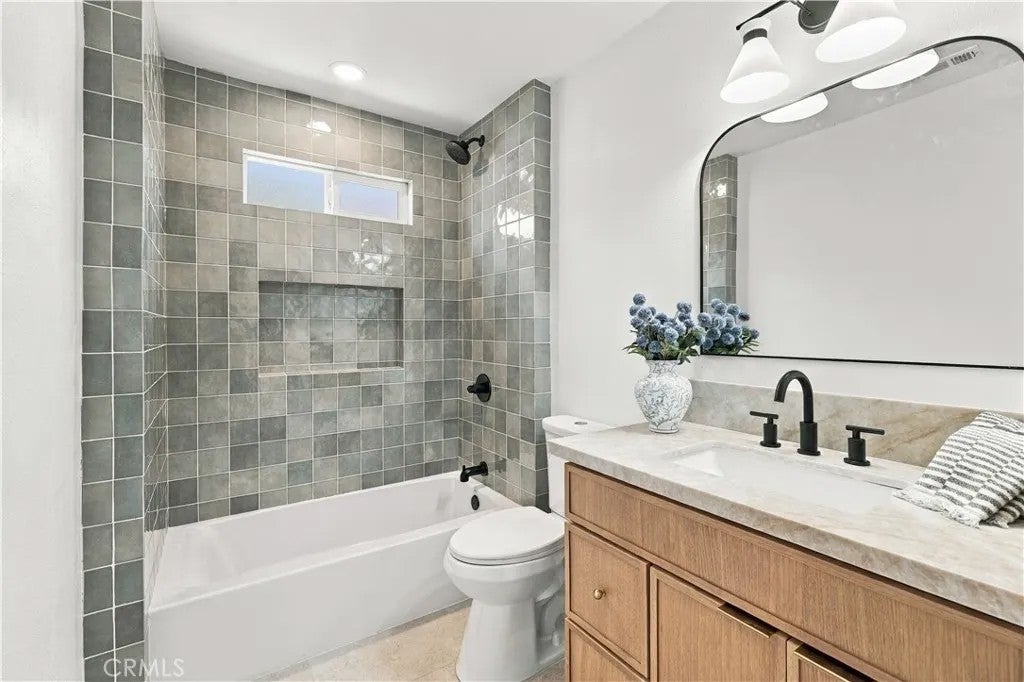 2326 Riverdale