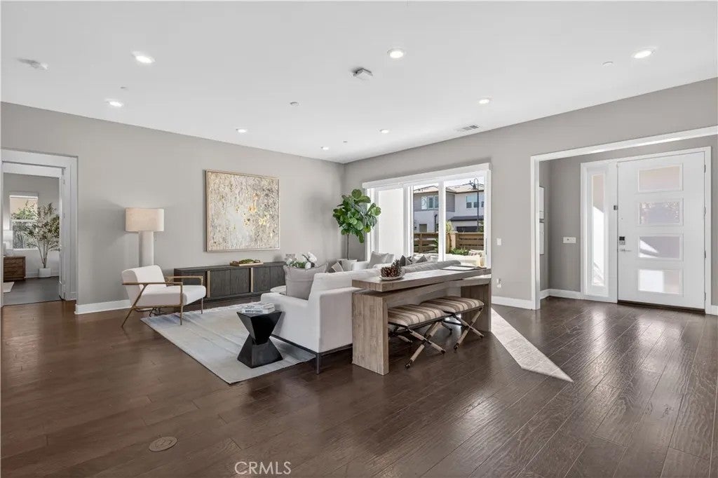 64 Chasma, Irvine, CA