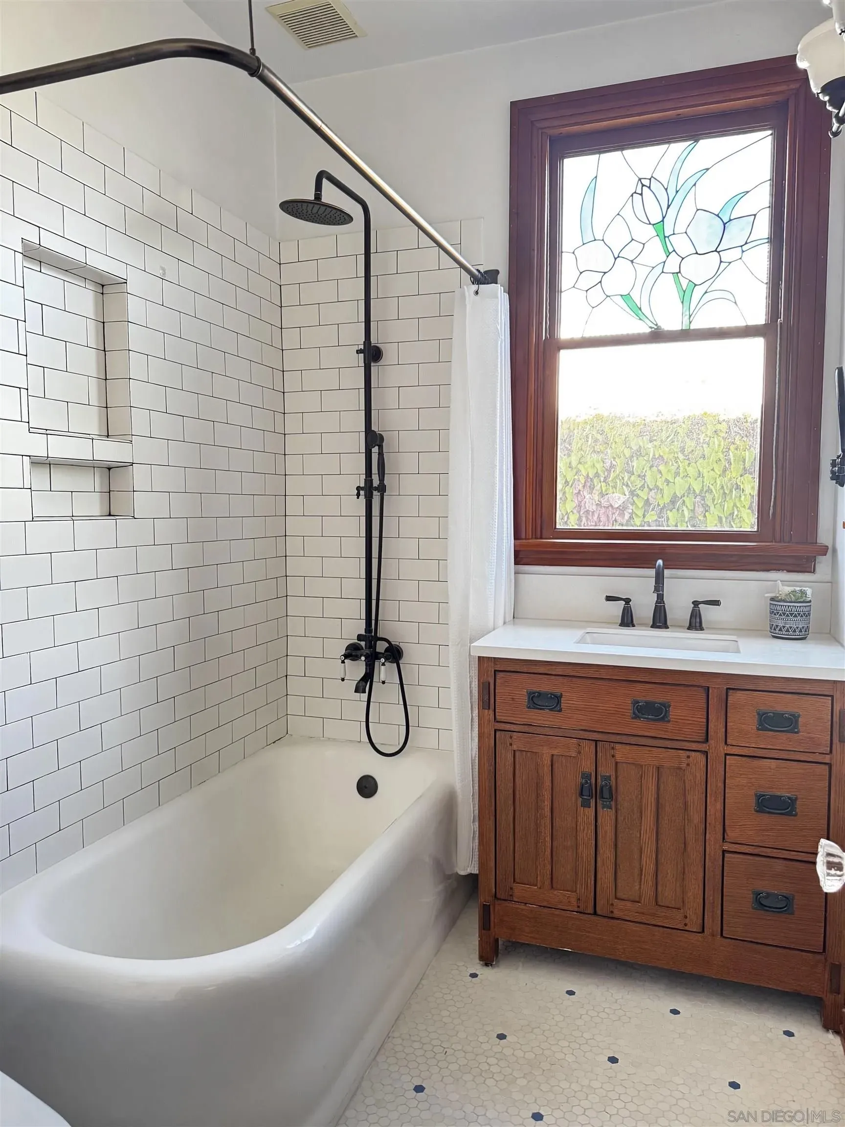 San Diego, California 92104, United States, 2 Bedrooms Bedrooms, ,1 BathroomBathrooms,Residential,Active,234236