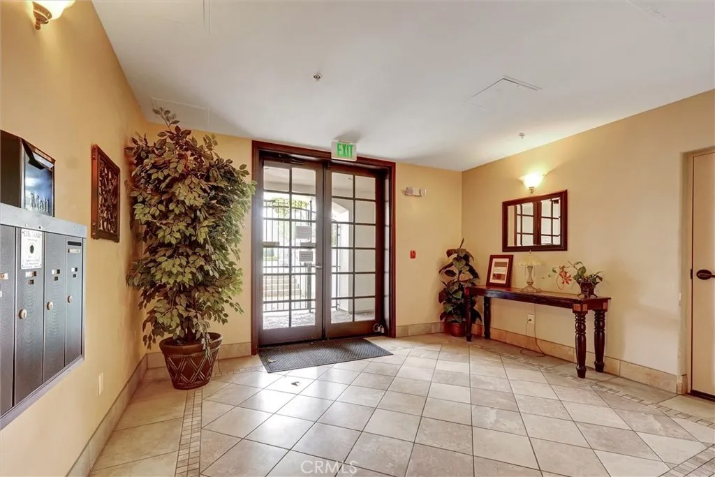 13935 Burbank Boulevard 105