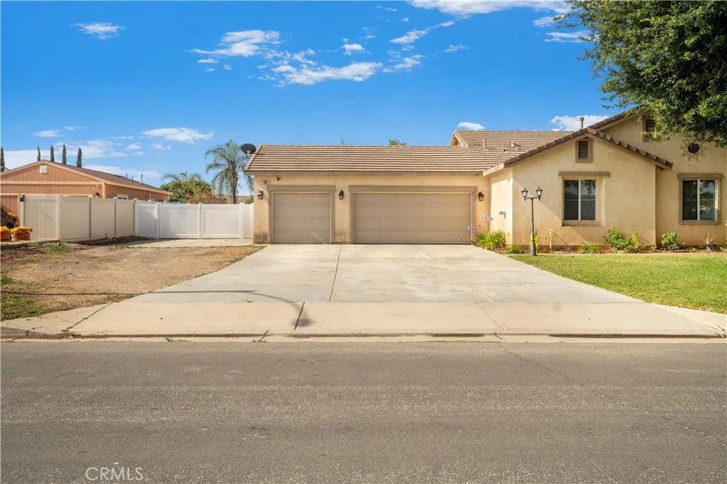 Photo of 805 Limousin Street, Perris, CA 92571 (MLS # IV26120004)