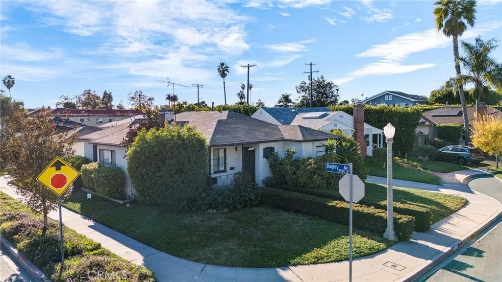 Photo of 9400 Kramerwood Place, Los Angeles, CA 90034 (MLS # PW25269019)