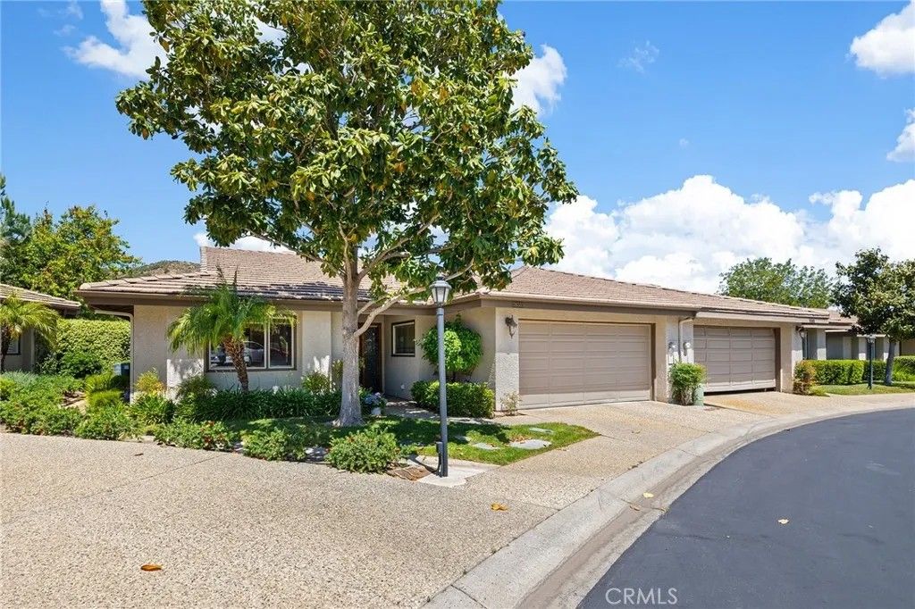 Photo of 38335 Oaktree Loop, Murrieta, CA 92562 (MLS # SW26086562)