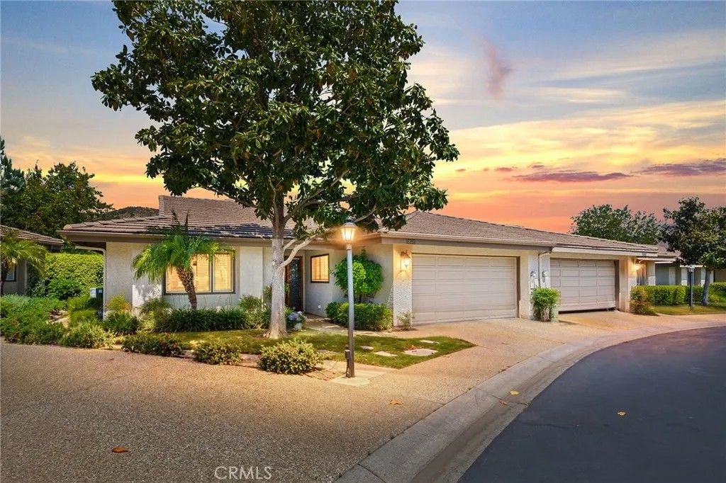 Photo of 38335 Oaktree Loop, Murrieta, CA 92562 (MLS # SW26086562)
