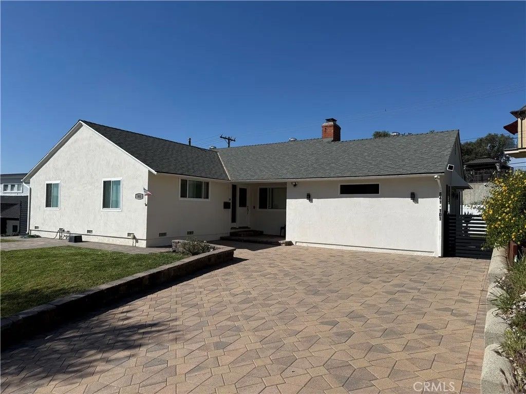 Photo of 841 Irving Dr, Burbank, CA 91504 (MLS # GD26072008)