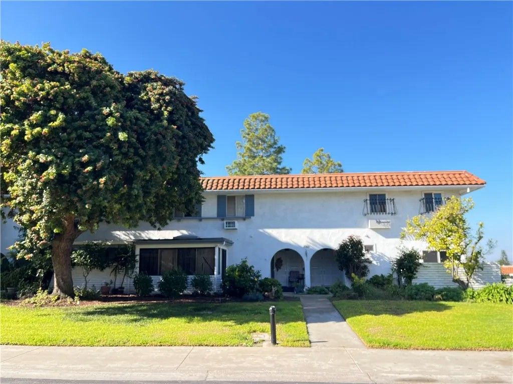 Photo of 2302 Via Puerta #F, Laguna Woods, CA 92637 (MLS # OC26013504)