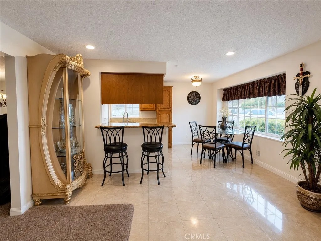 15558 Gundry