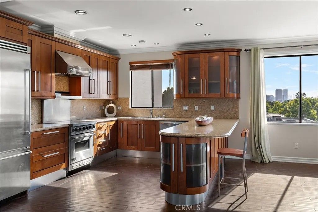 Photo of 152 S Oakhurst Drive #304, Beverly Hills, CA 90212 (MLS # SR26024600)