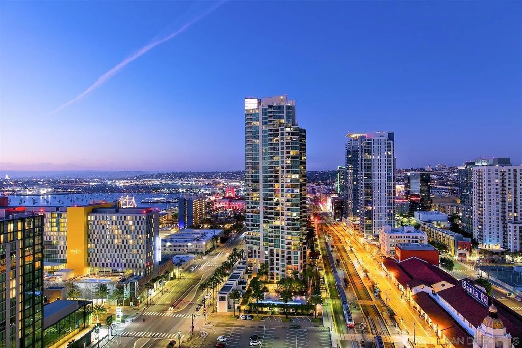 Photo of 888 W E Street #2406, San Diego, CA 92101 (MLS # 260005478)