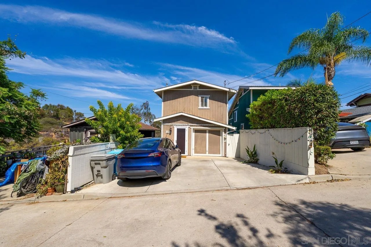 1545 Gregory St.