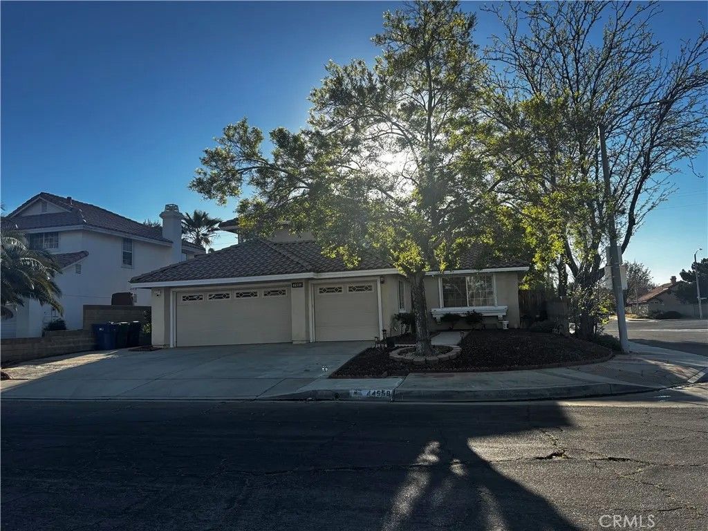 Photo of 44559 Aspen Street, Lancaster, CA 93535 (MLS # SR26063168)