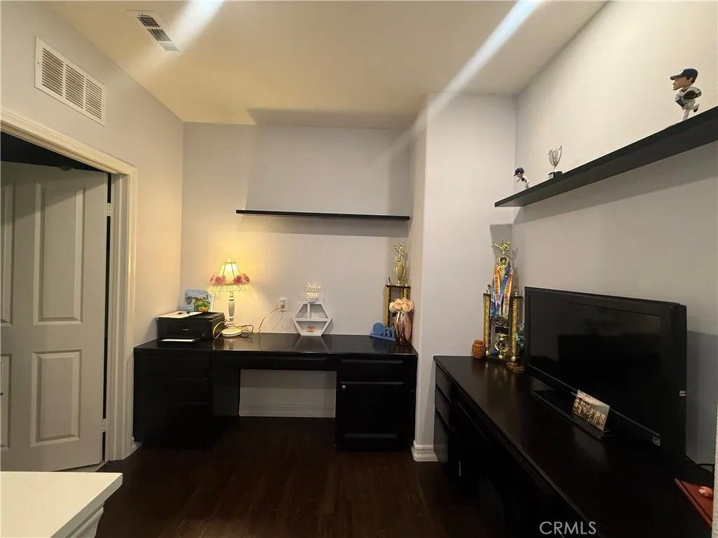 Photo of 28635 Parkside Dr, Valencia, CA 91354 (MLS # SR25252253)