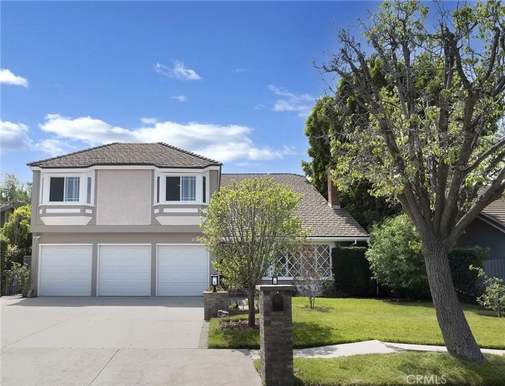 Photo of 21316 Nashville, Chatsworth, CA 91311 (MLS # SR26076281)
