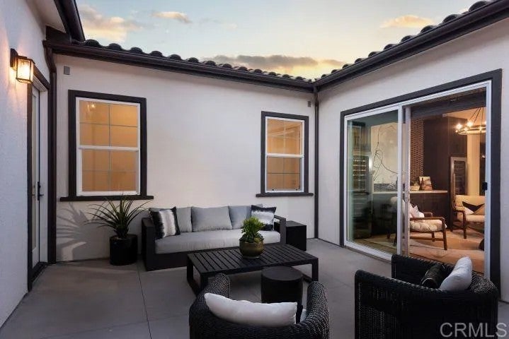 2570 WOODLAND HEIGHTS GLEN