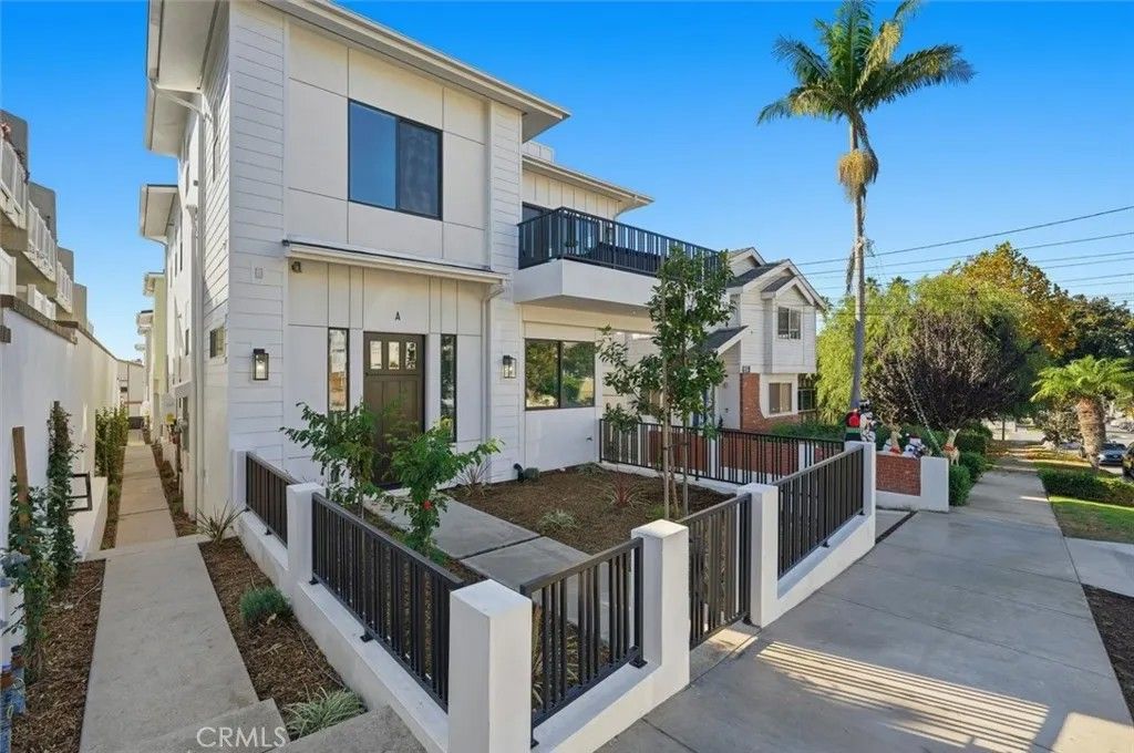 Photo of 617 N Irena Avenue #A, Redondo Beach, CA 90277 (MLS # SB25272985)