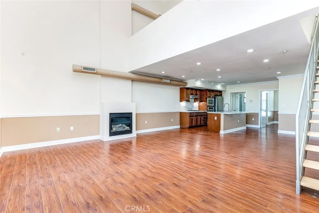 596 S Brea Boulevard