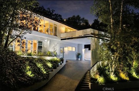 Photo of 3839 Davana Road, Sherman Oaks, CA 91423 (MLS # SR26024426)