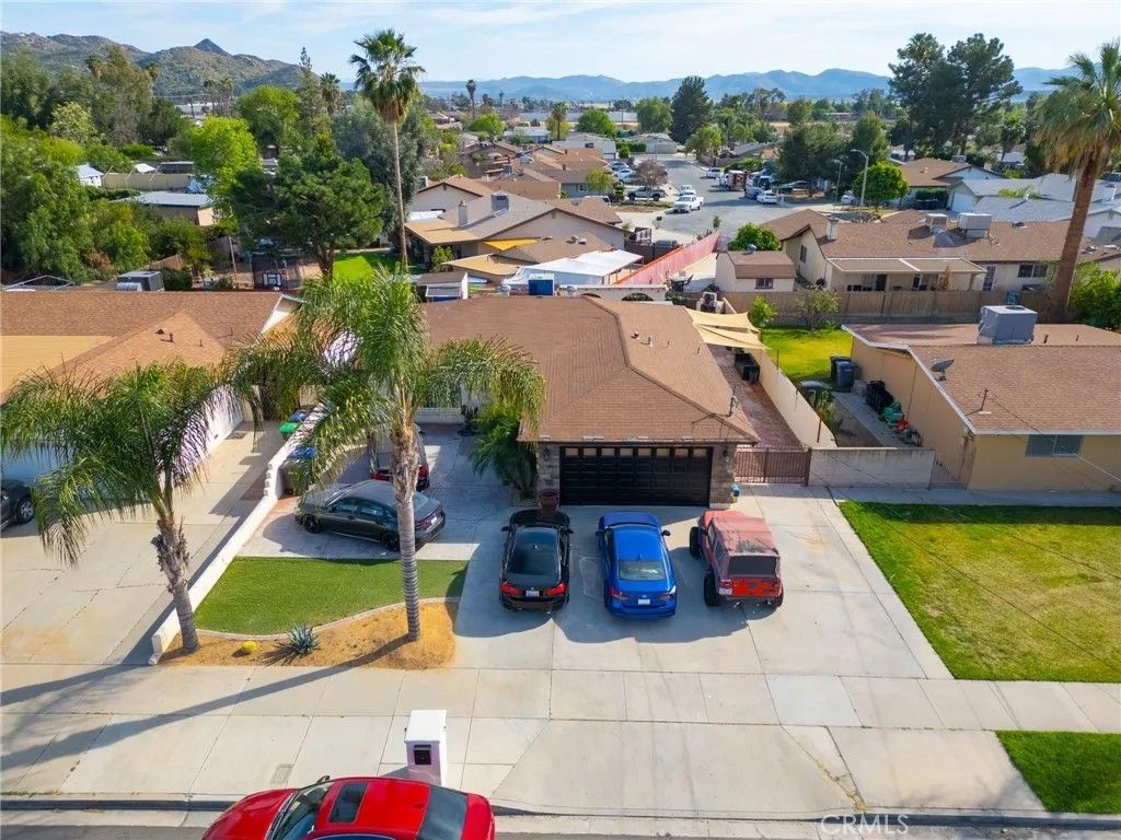 Photo of 221 W Whittier Avenue, Hemet, CA 92543 (MLS # SW26046028)