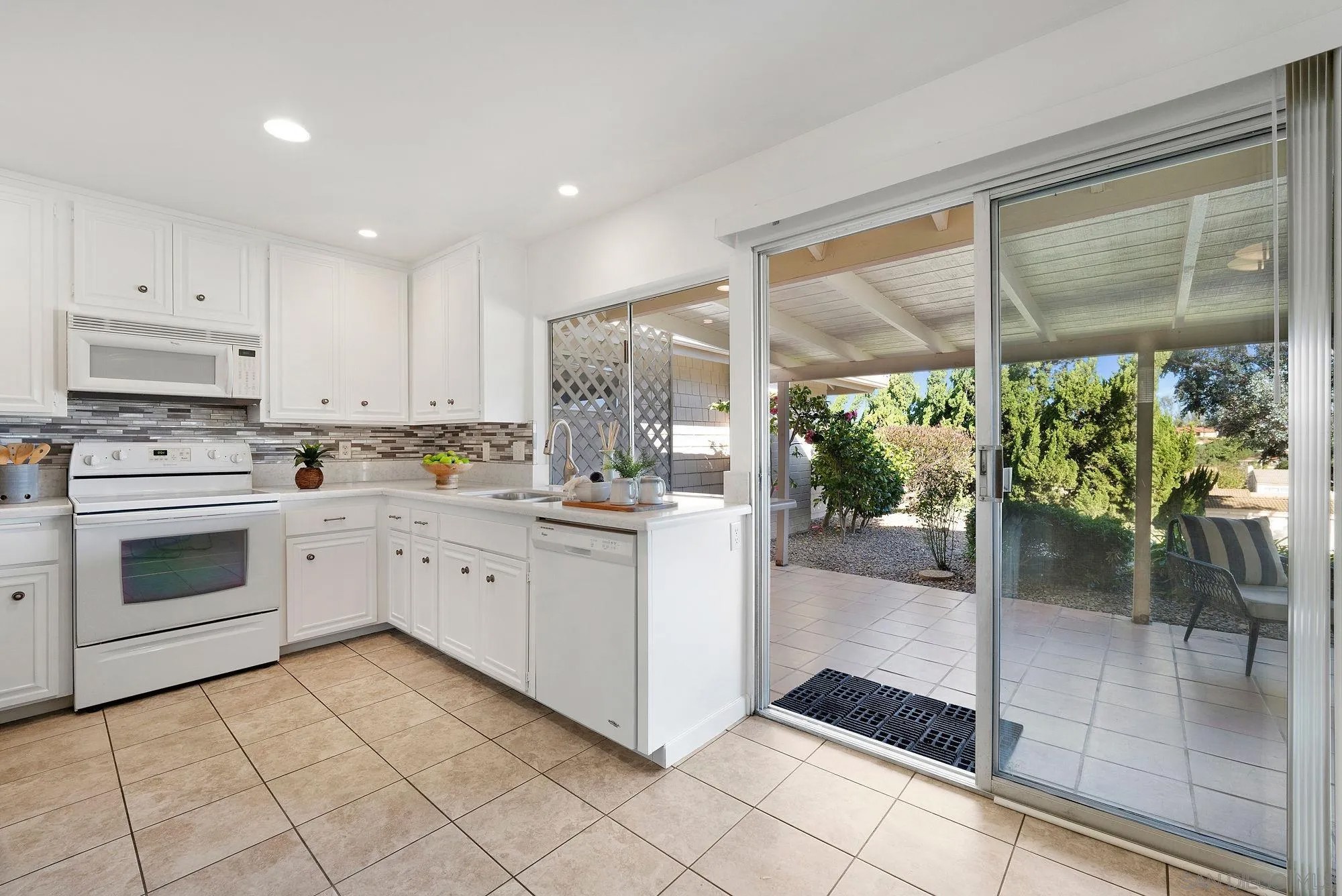 17482 Plaza Animado 155