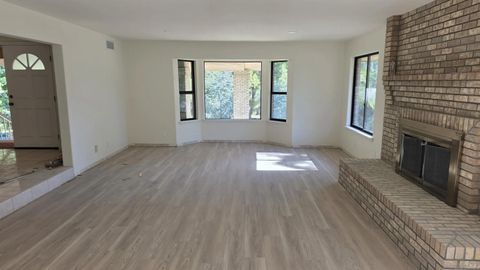 3725 Via Cielo Azul Alpine CA 91901