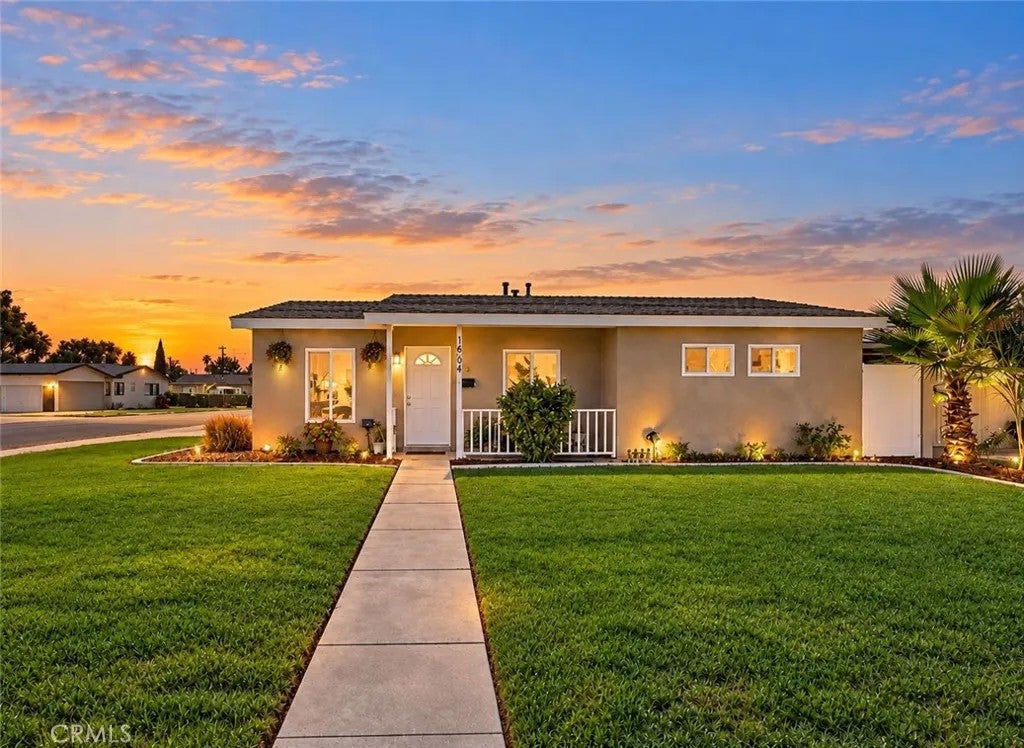 Photo of 1001 N Hanover PL, Anaheim, CA 92801 (MLS # OC26205633)
