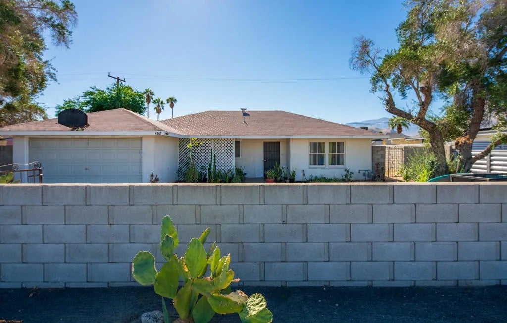 4267 E Sunny Dunes Road
