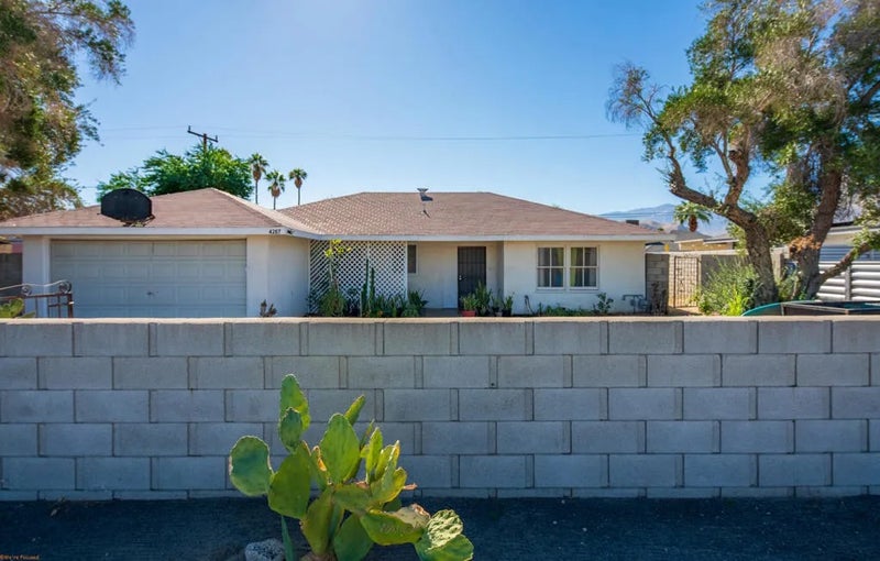 4267 E Sunny Dunes Road