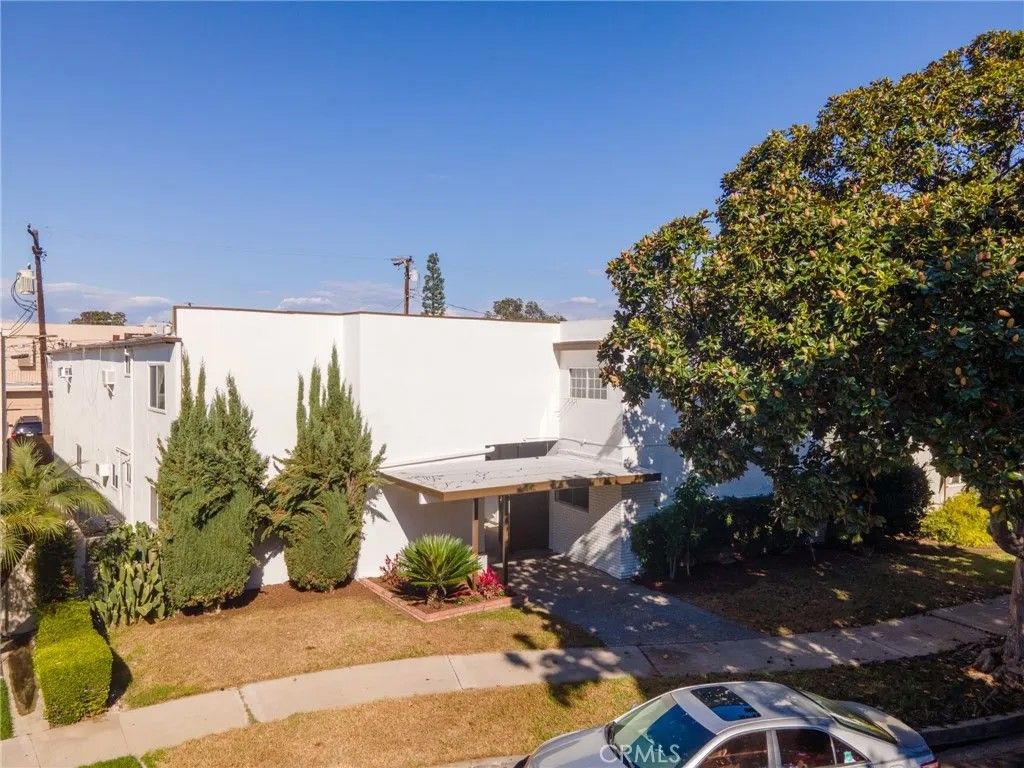 Photo of 705 E Santa Fe Avenue, Fullerton, CA 92831 (MLS # OC25276298)