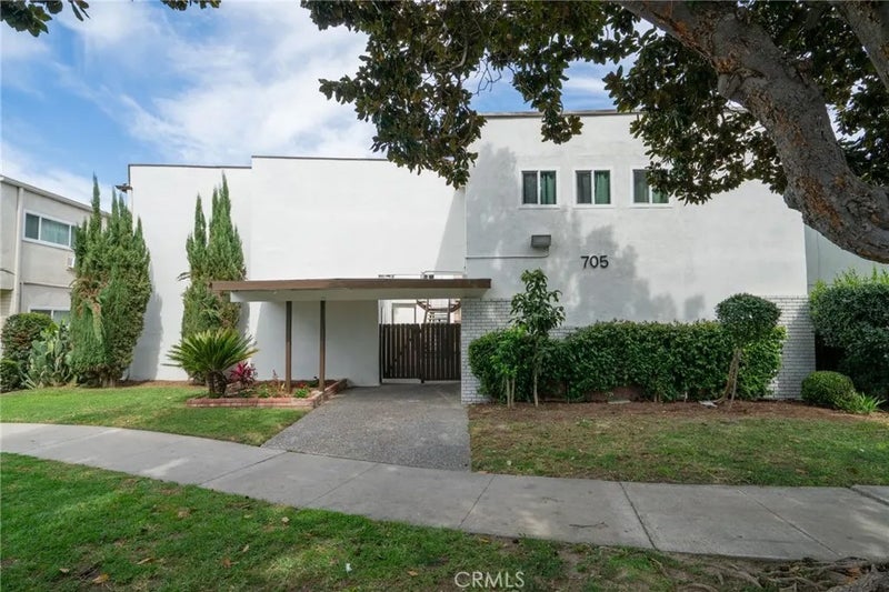 705 E Santa Fe Avenue