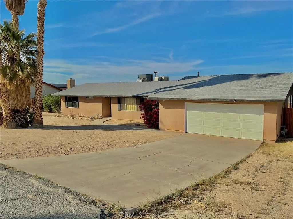 Photo of 73842 White Sands Dr, 29 Palms, CA 92277 (MLS # JT26053830)