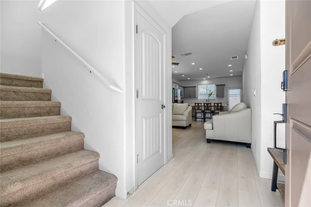 3049 N Dudley
