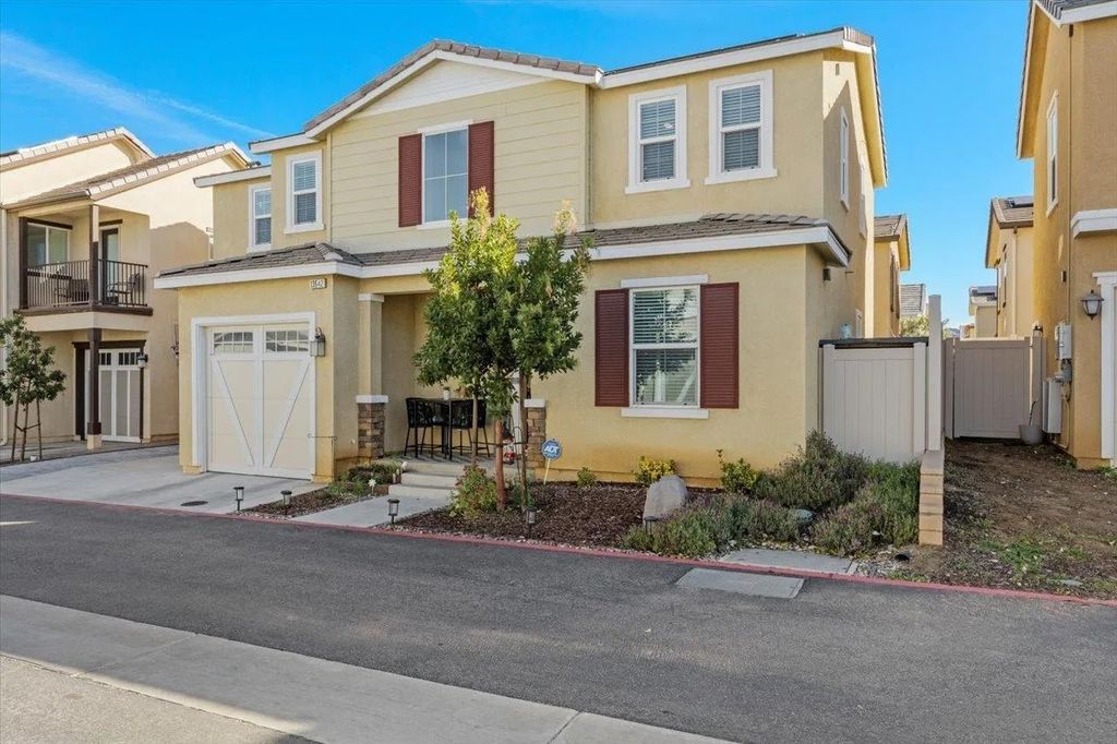 Photo of 13642 Gray Hawk Way, Valley Center, CA 92082 (MLS # 260010494)