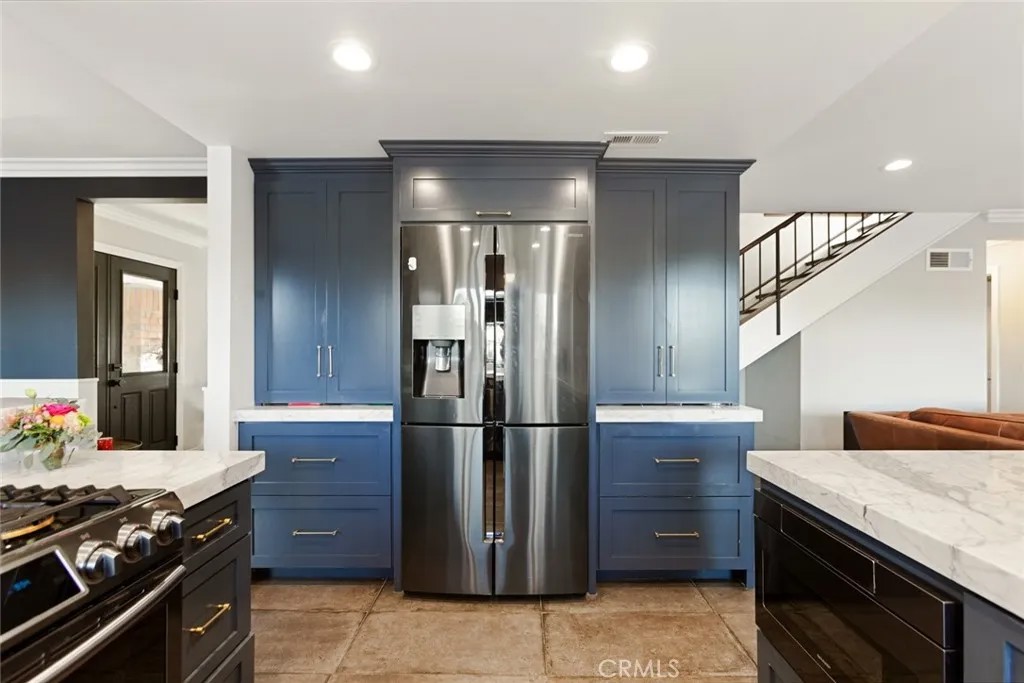 1553 High Bluff