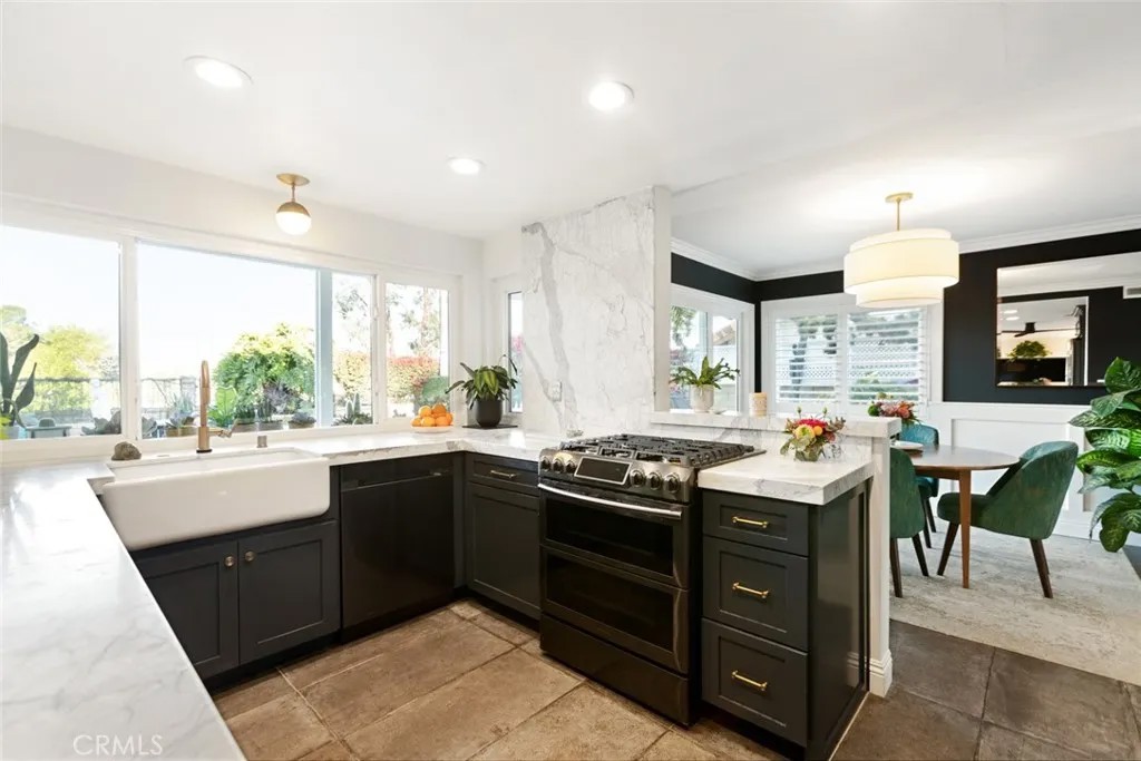 1553 High Bluff