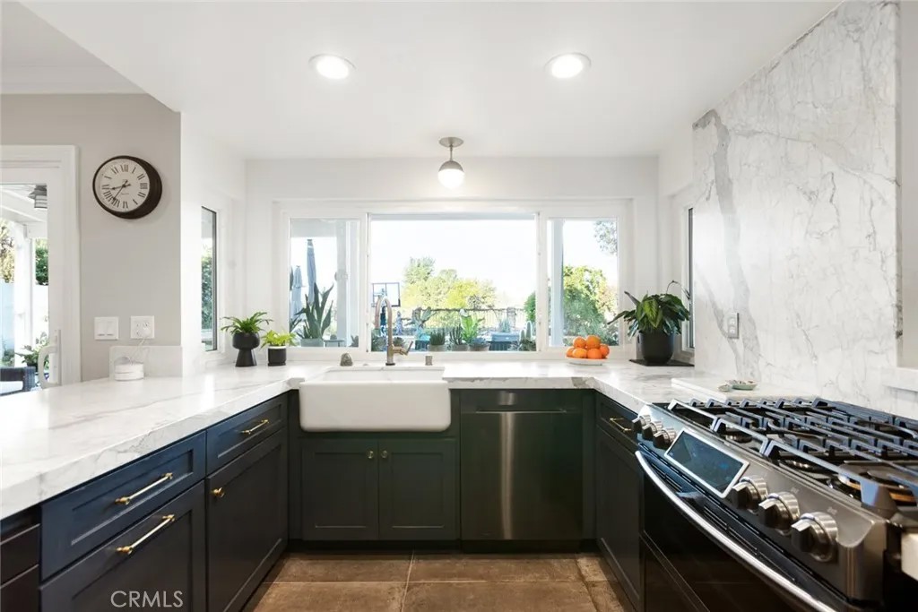 1553 High Bluff